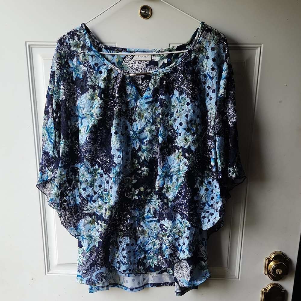 Avenue Blue Lace Floral Overlay Top Size 22/24
